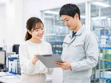 進捗を確認する様子